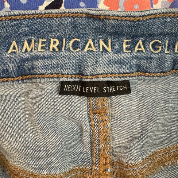 American Eagle NE(X)T Level Stretch Skinny Denim Shorts Size 8 - Picture 4 of 8
